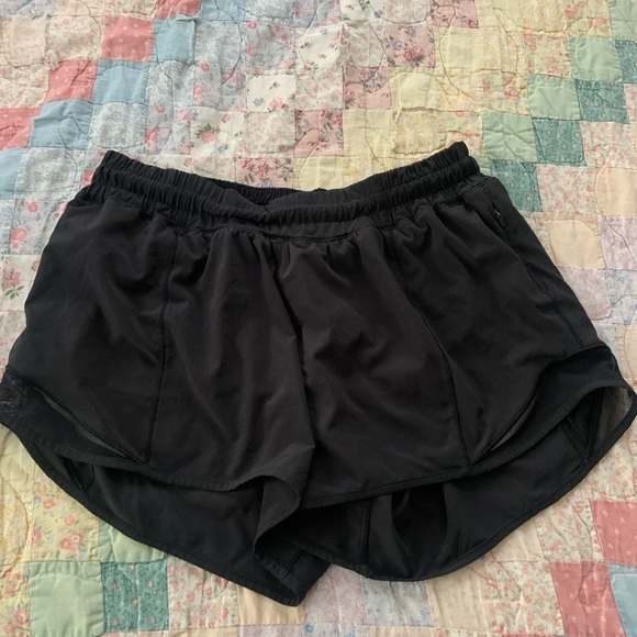 Lululemon hotty hot shorts 2.5” - Picture 4 of 5